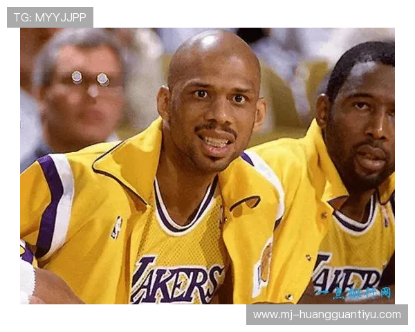 卡里姆·阿布杜尔-贾巴尔高效钩射主导篮下，明显领先同时代内线得分能力