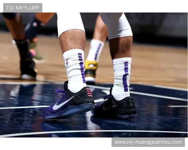 扎克拉文今天穿的球鞋比我这月工资还贵，真是活成了传说