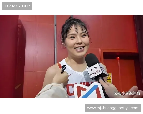 李月汝训练完直接拎爱马仕去吃宵夜