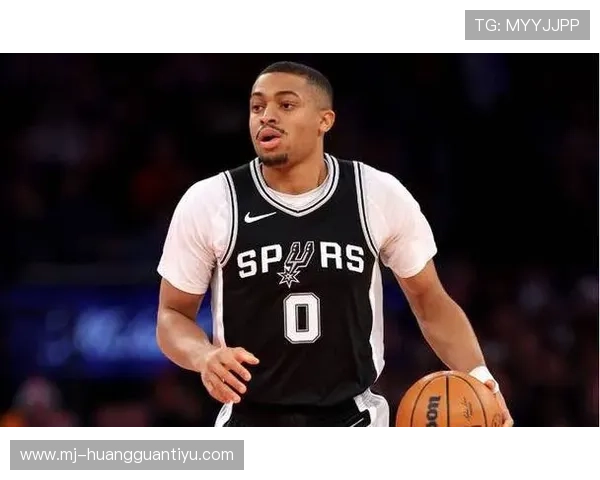 凯尔登·约翰逊无球切入效率提升，拉开马刺侧翼进攻空间